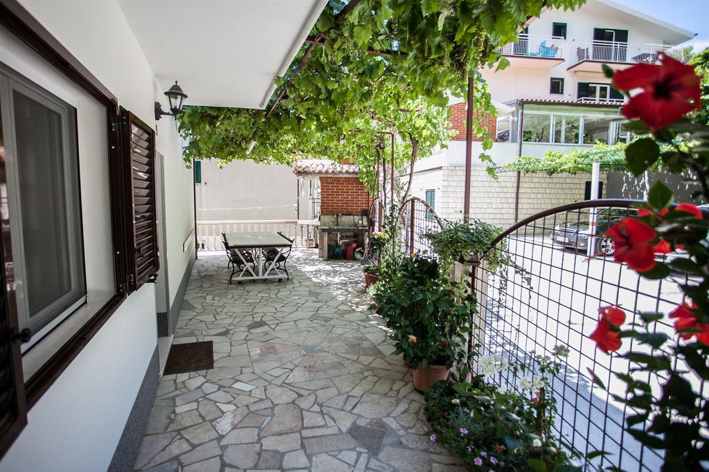 Apartments Mladen Duce Exterior photo